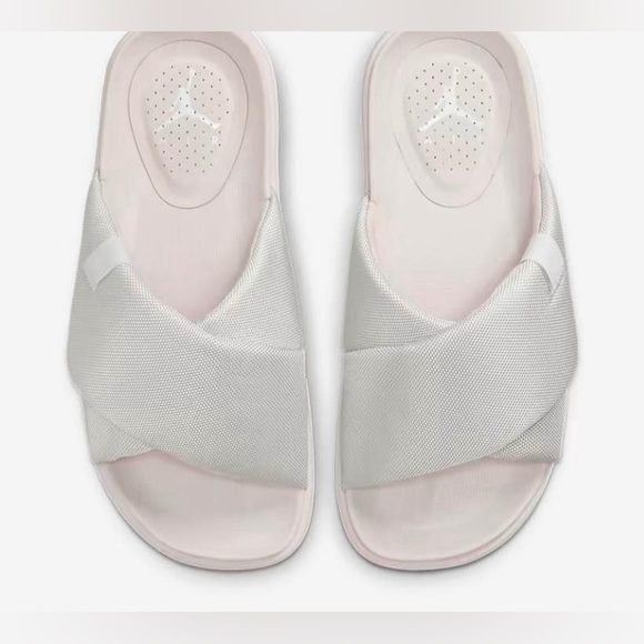 Women’s Size 12 Jordan Slides - Picture 4 of 6